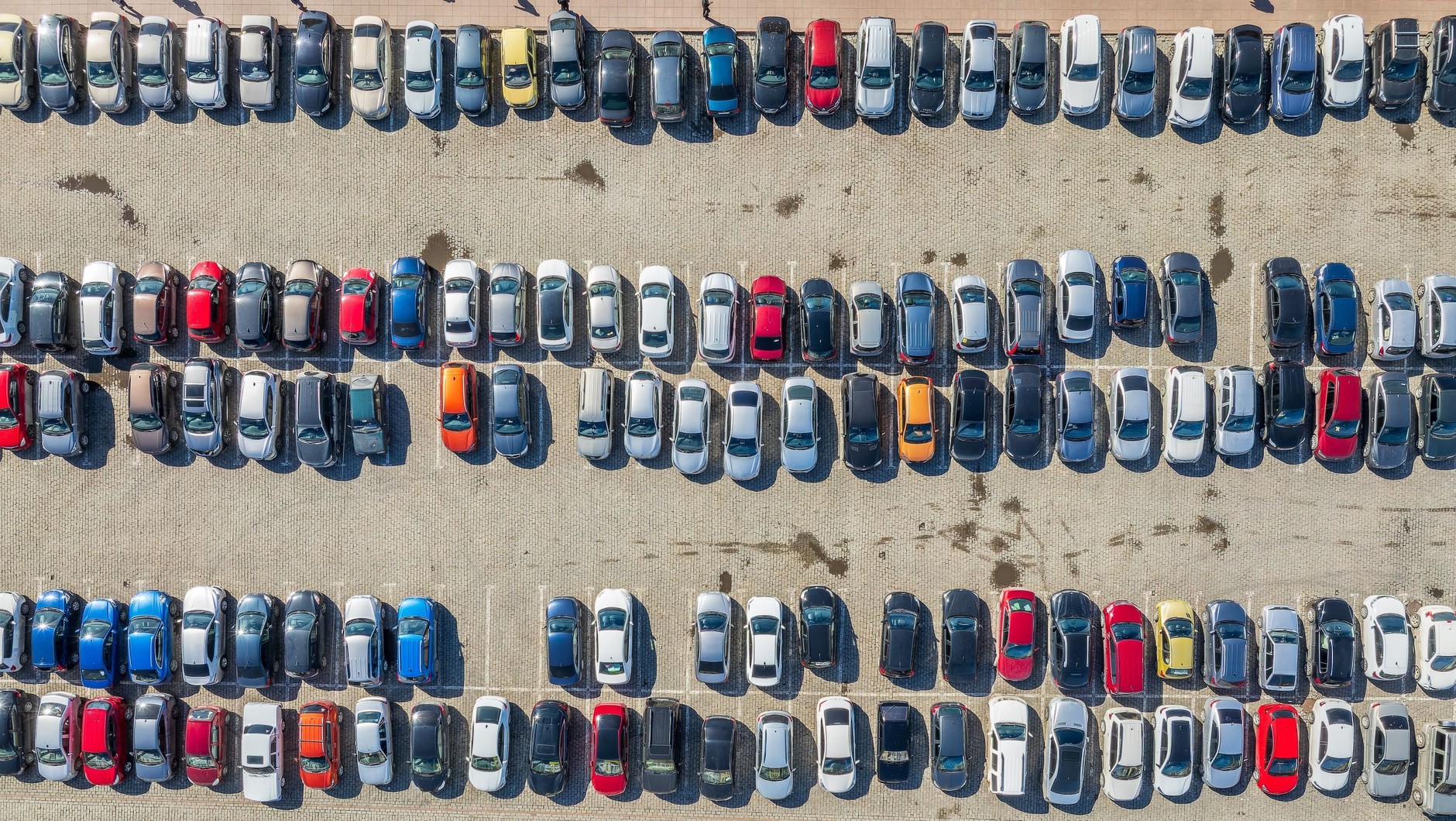 Parking samochodowy (zdjęcie ilustracyjne)