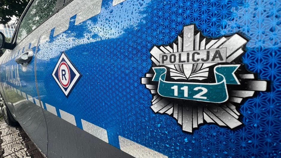 Obraz pochodzący z serwisu https://cieszyn.policja.gov.pl/ka6/informacje/wiadomosci/388191,Zatrzymanie-kierowcy-z-narkotykami-efekt-wspolnego-patrolu-dzielnicowego-i-komen.html
