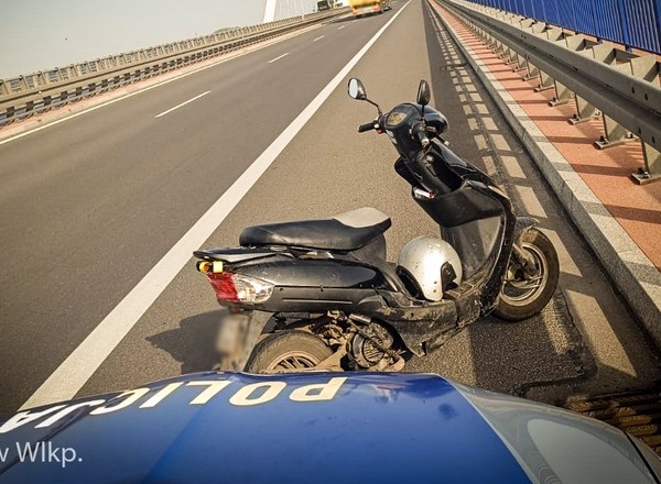 Jechał skuterem pod prąd na drodze S3. W ogóle nie powinien tam trafić