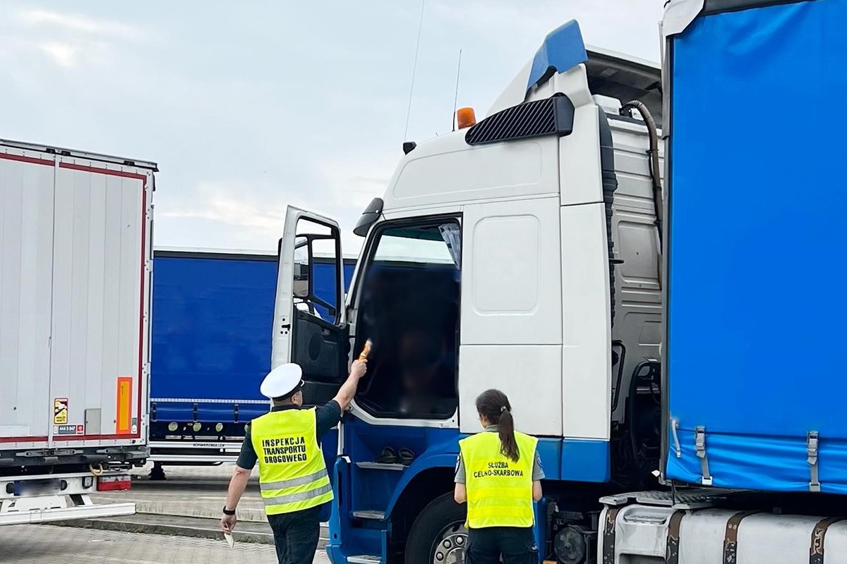 Wiózł na S8 wyposażenie do łazienek. Inspektorzy ITD dali mu 27 mandatów