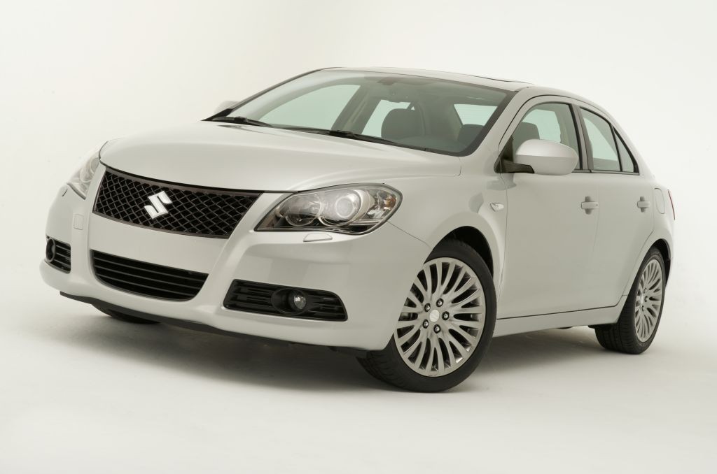 Suzuki Kizashi - Świeżutkie zdjęcia nowego, sportowego sedana