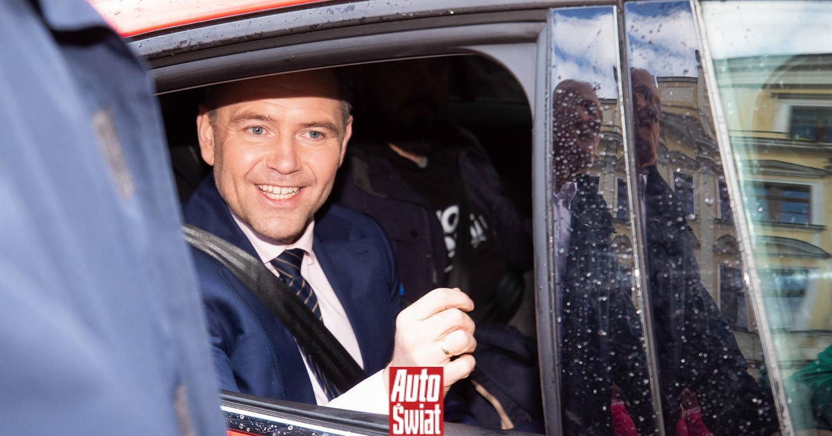 Dzisiaj Karol Nawrocki wymieni stare Twingo na opancerzonego Maybacha