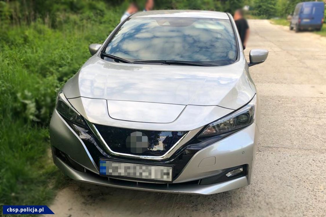 Wyłudzali luksusowe samochody i sprzedawali je na Ukrainie