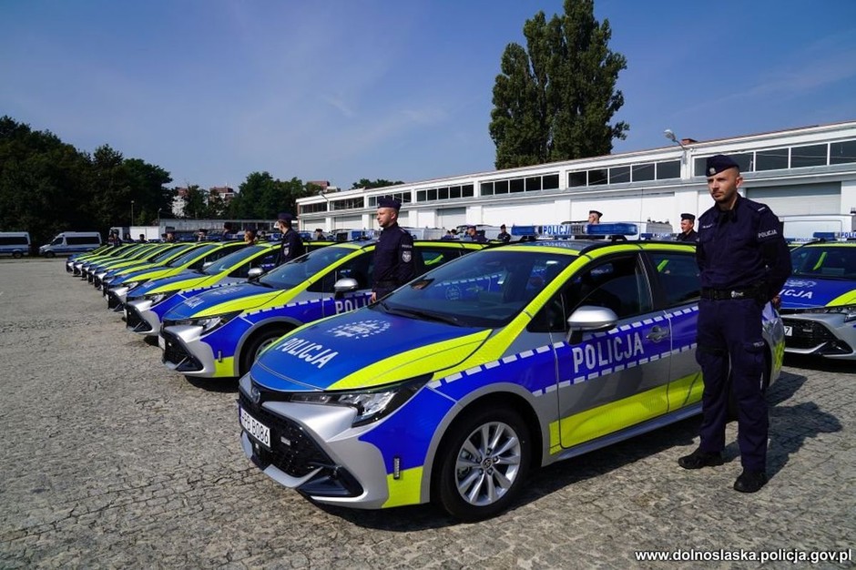 Policja była na dużych zakupach. 36 nowych radiowozów