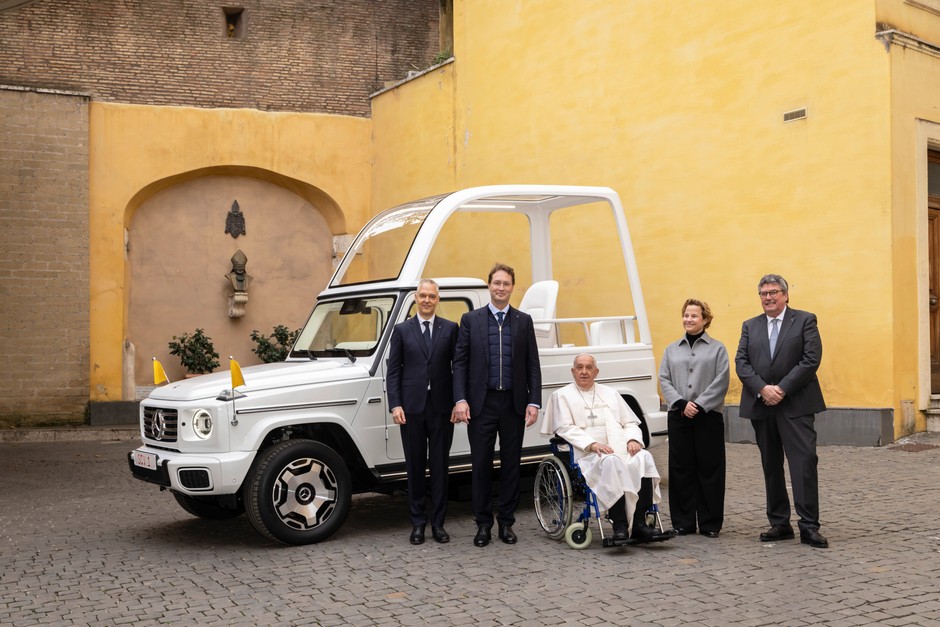 Auto zostało przekazane papieżowi Franciszkowi w grudniu 2024 roku i miało mu służyć podczas obchodów Roku Jubileuszowego 2025.