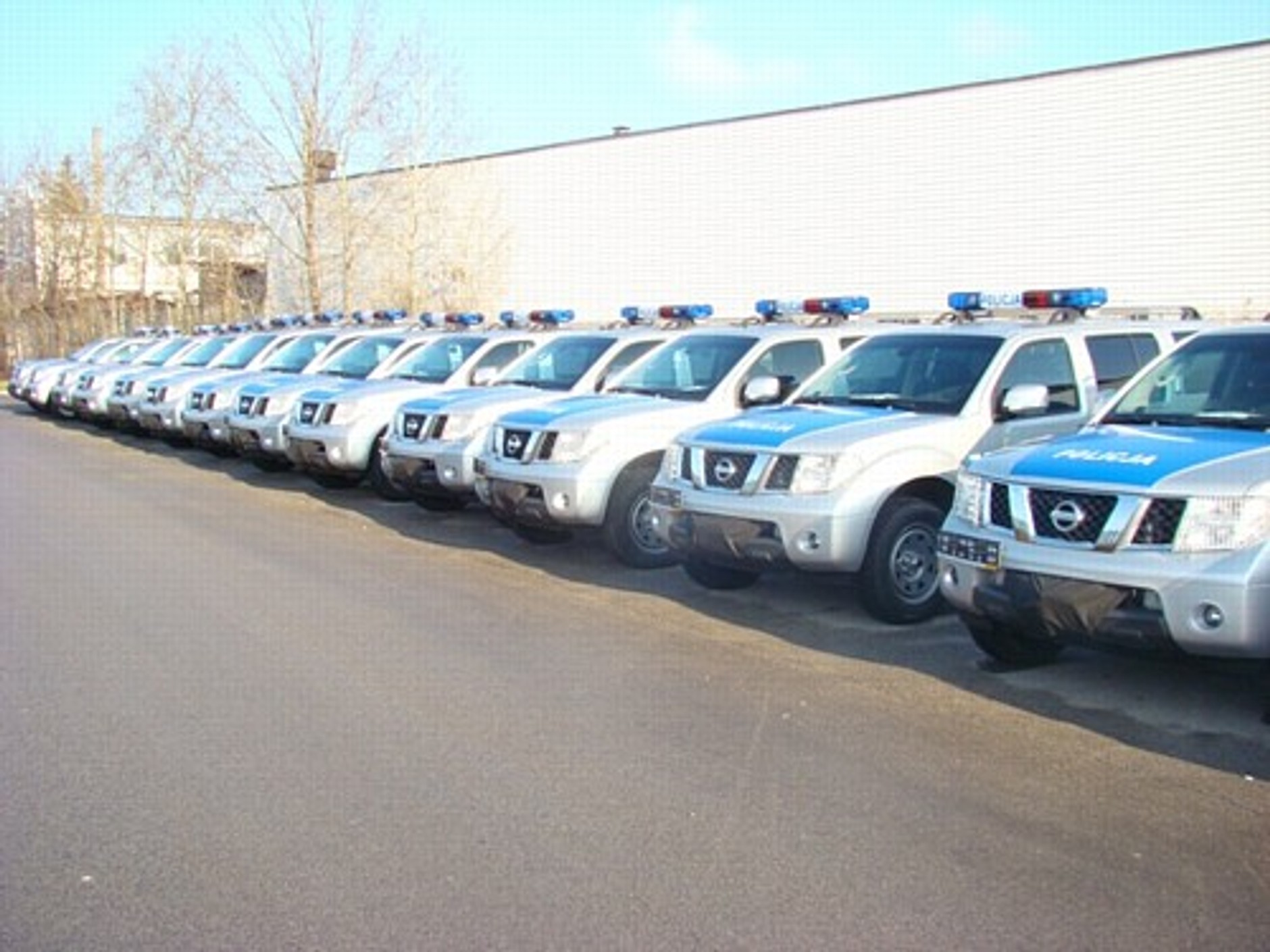 Nissan Pathfinder - Radiowóz na bezdroża