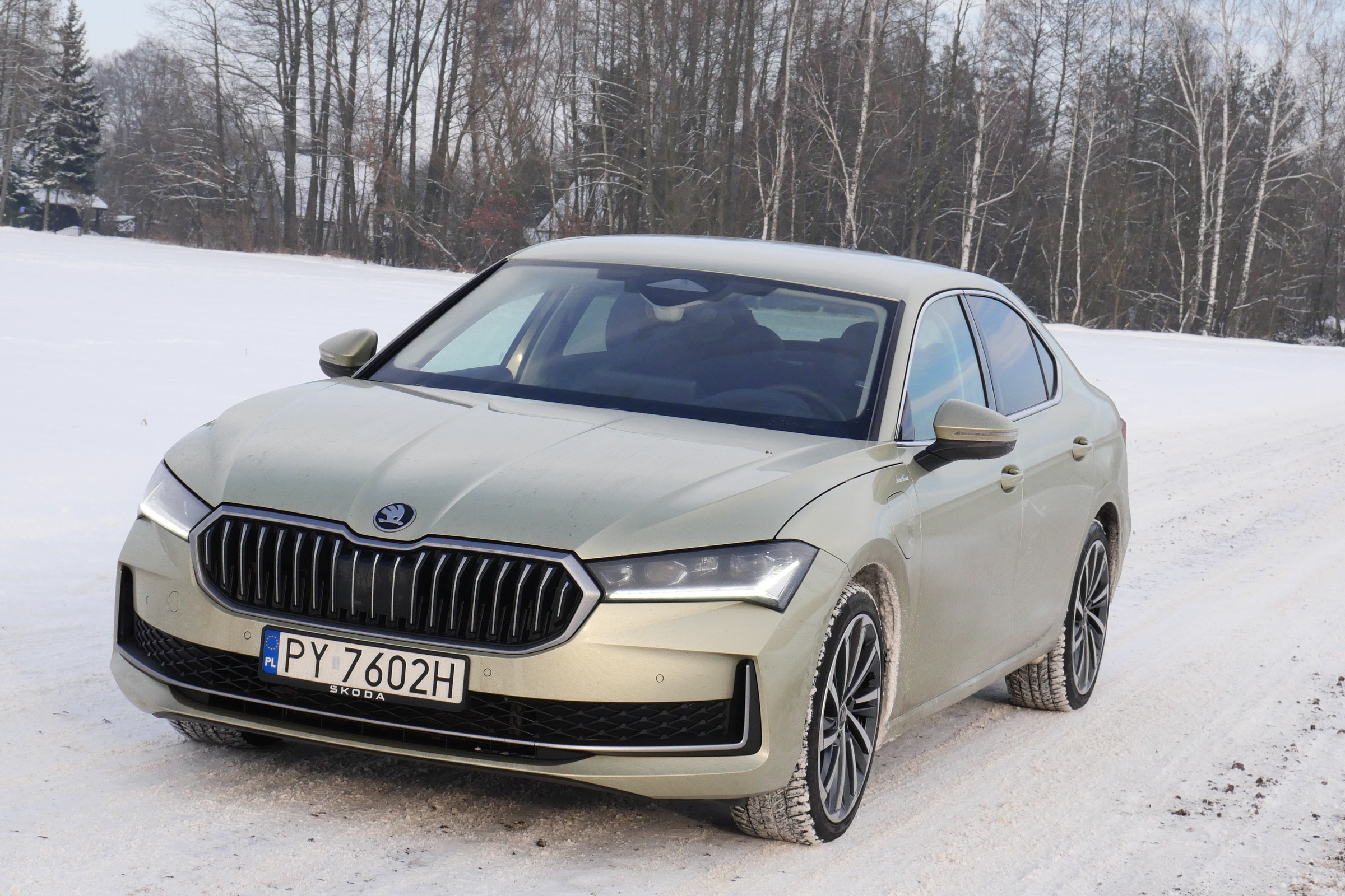 Jeździłem Skodą Superb 1.5 TSI z hybrydą z wtyczką. Prawie, jak elektryk, ale bez "range anxiety"