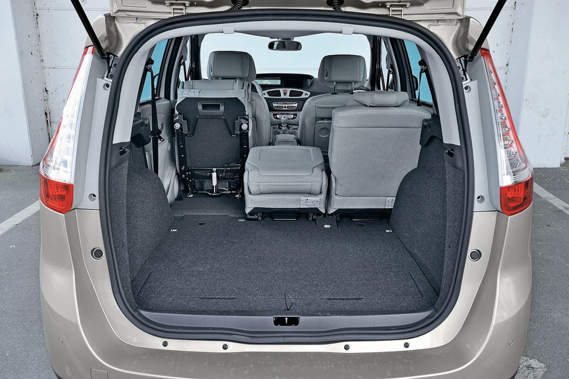 Renault Grand Scenic 1.9 dCi na dystansie 100 tys. km: naprawdę twarda sztuka