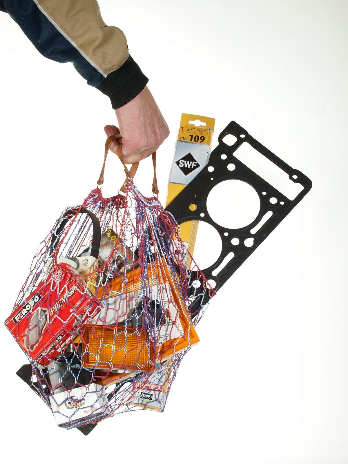 Tego nie znoszą mechanicy! Przyniesienie własnych części do serwisu wcale nie ułatwi mechanikowi zadania.