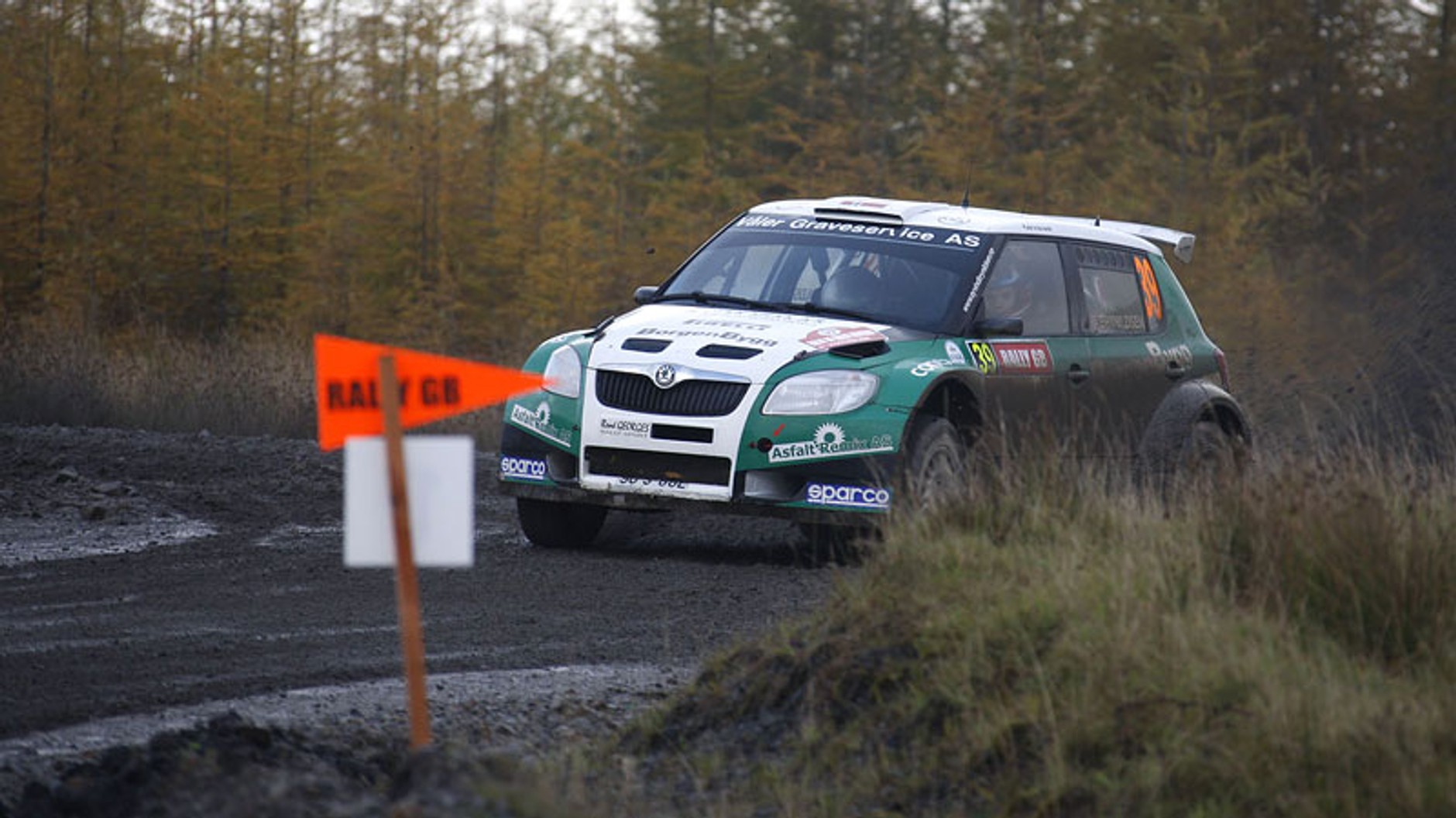 Rajd Wielkiej Brytanii 2009: mistrz świata Loeb w akcji - fotogaleria Rallyworld©Willy Weyens