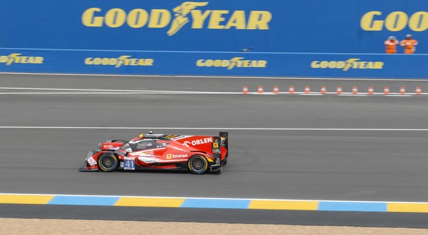 Wystartowało 24h Le Mans. Tuż przed wyścigiem zdążyliśmy zajrzeć do alei serwisowej [WIDEO]