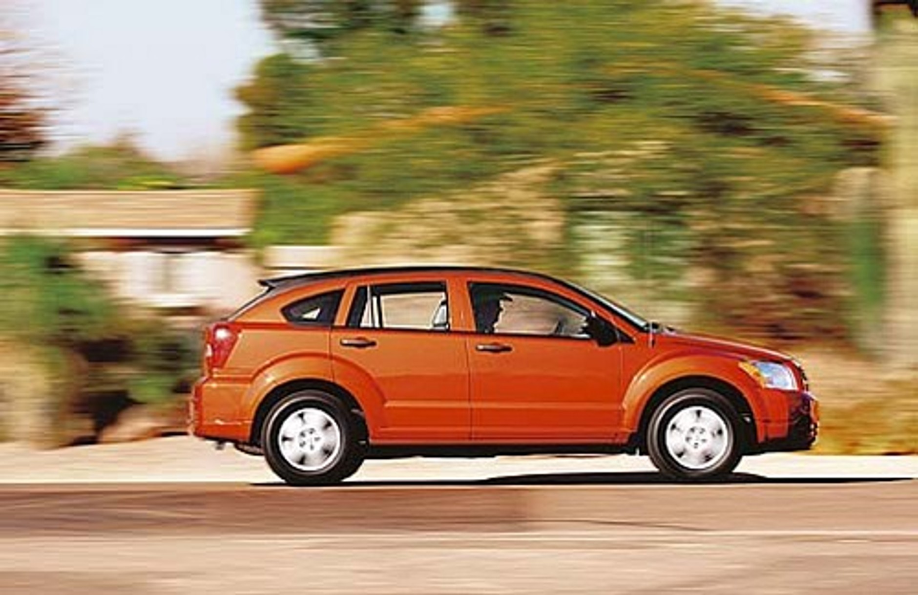 Dodge Caliber - Strzał z dużego kalibru w Golfa