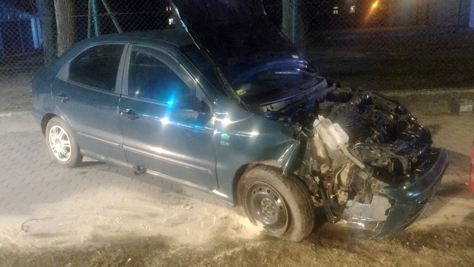 Skosił dwa znaki. Miał prawo jazdy tylko trzy tygodnie