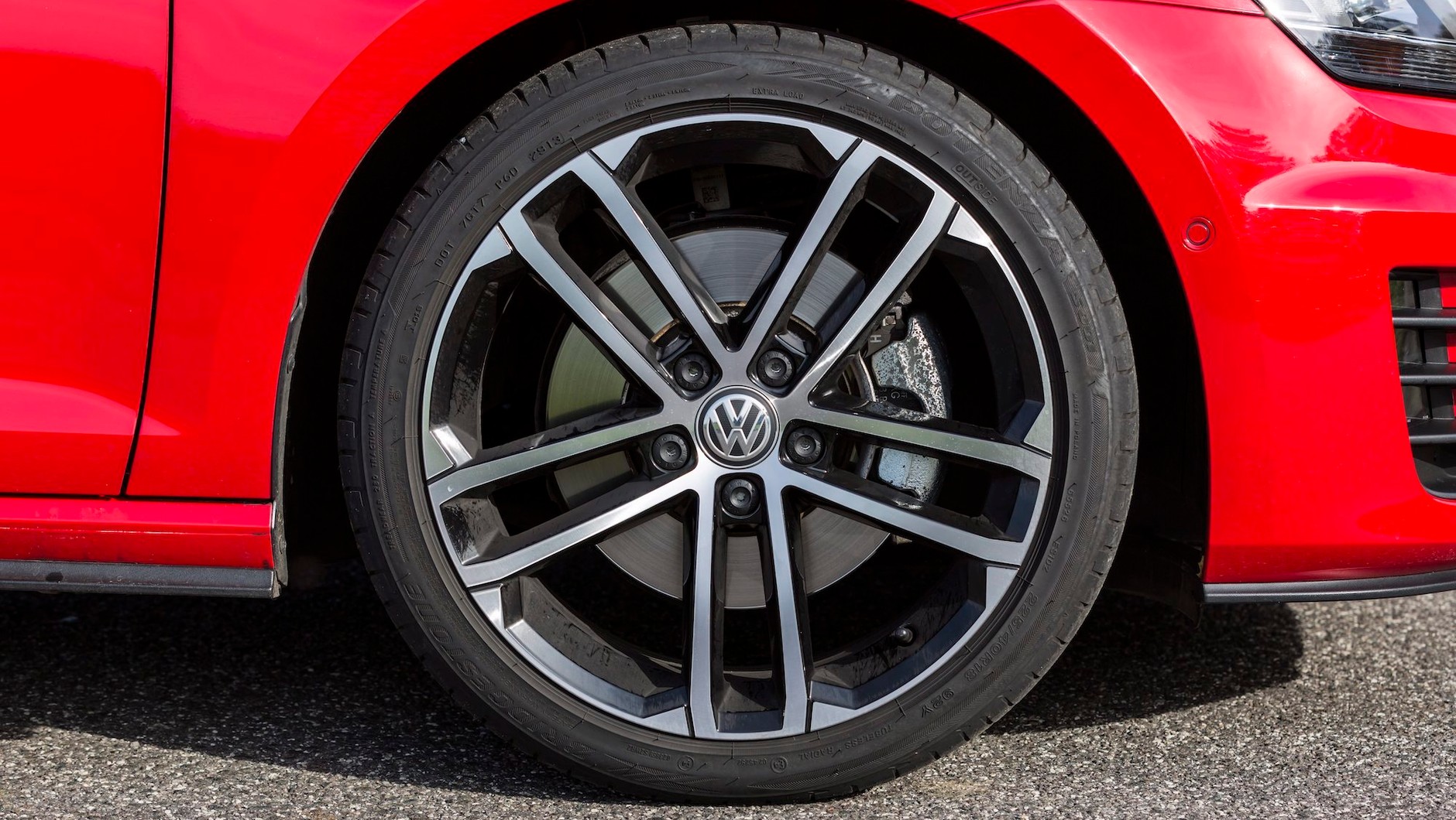 koło w Volkswagenie Golfie VII