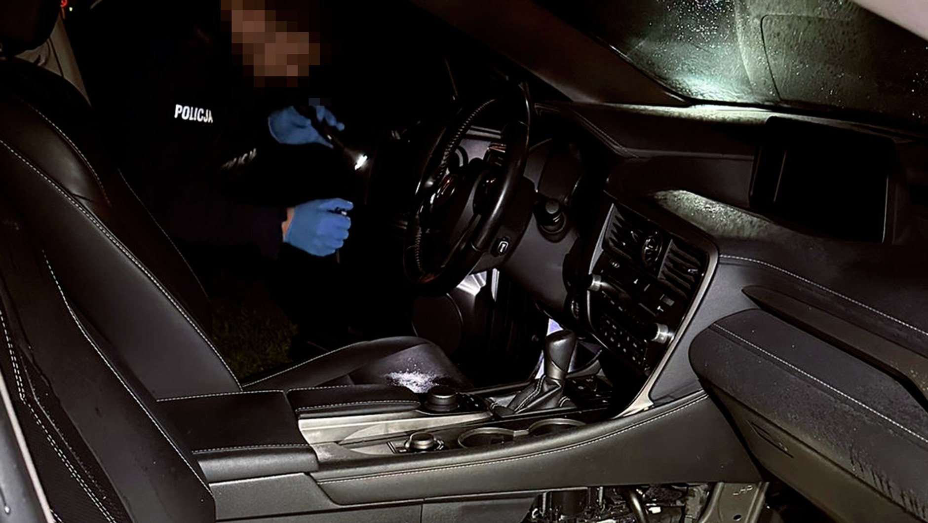 Lexus nie zdążył trafić do dziupli, ale i tak czegoś mu brakowało