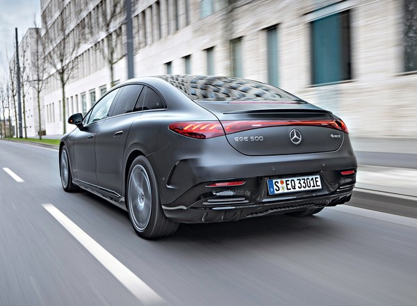Nowa klasa biznes wśród elektryków? Już wiemy, jak jeździ Mercedes EQE