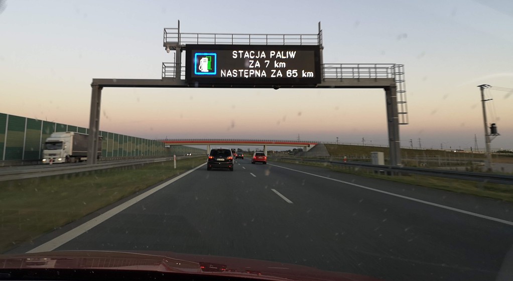 Tablicami ze znakami tzw. zmiennej treści na autostradzie