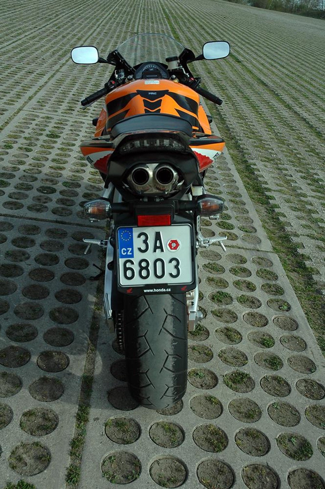 Honda CBR1000RR Fireblade Repsol replika (test)