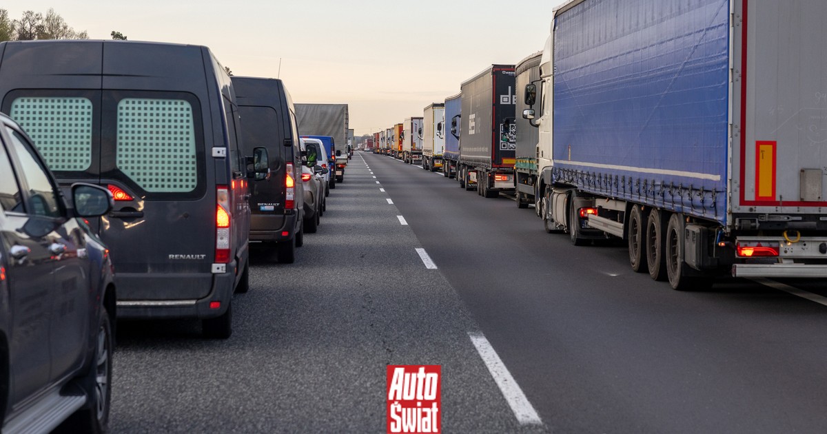 Źle stanęli w korytarzu życia. Ponad 1 tys. zł kary