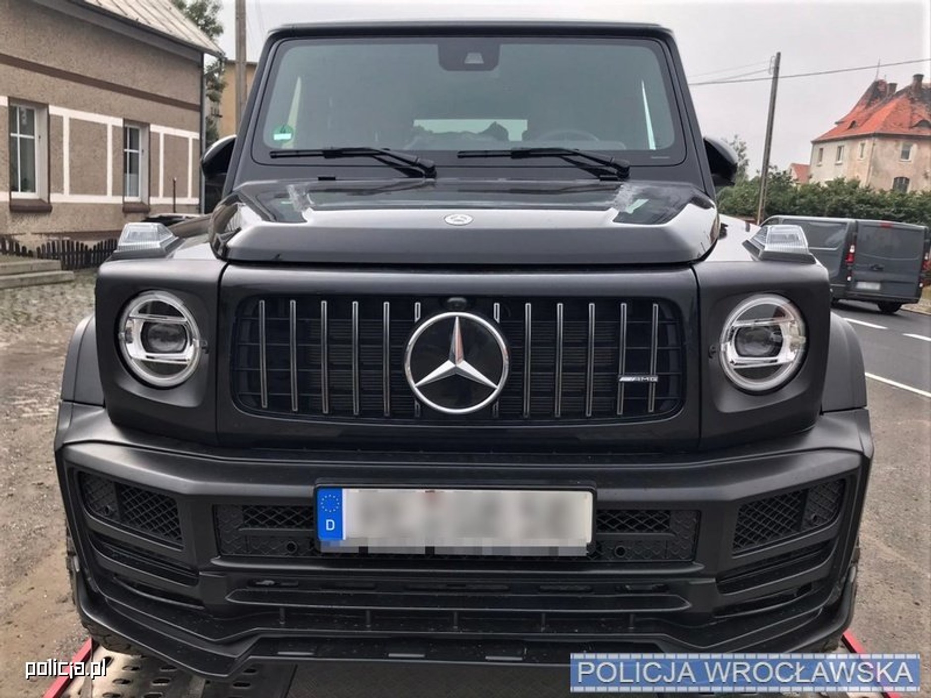 Odzyskany przez policję Mercedes G-klasa AMG