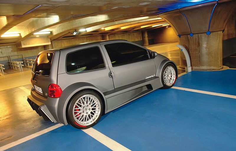 Lazareth Twingo V8 Trophy: mały dziwoląg