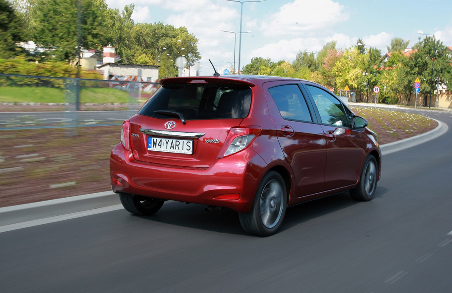 Test nowej Toyoty Yaris, radzimy którą wersję wybrać automat czy manual?
