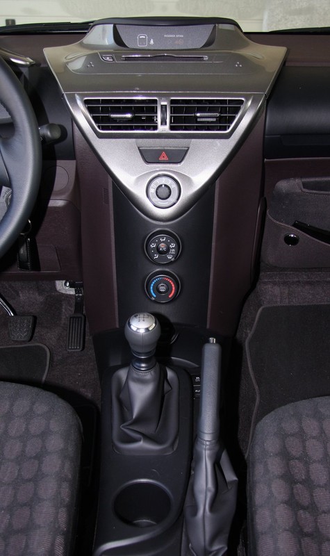 Test: Toyota iQ 1,0 (50 kW) – Má pod čepicí