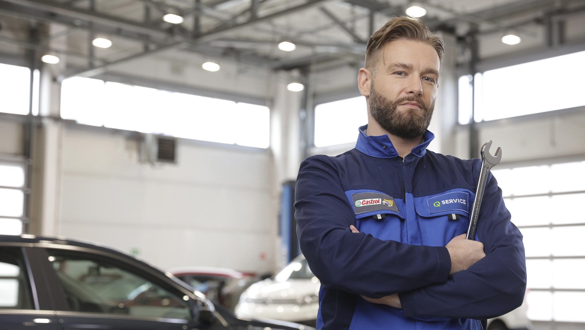 Eksperci Q Service Castrol radzą przed kupnem zabytkowego auta, poza sprawdzeniem stanu auta, poprosić warsztat o przygotowanie kosztorysu niezbędnych napraw