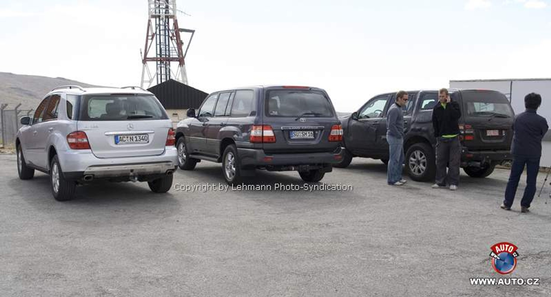 Zdjęcia szpiegowskie: nowa Toyota Land Cruiser/Lexus LX 470