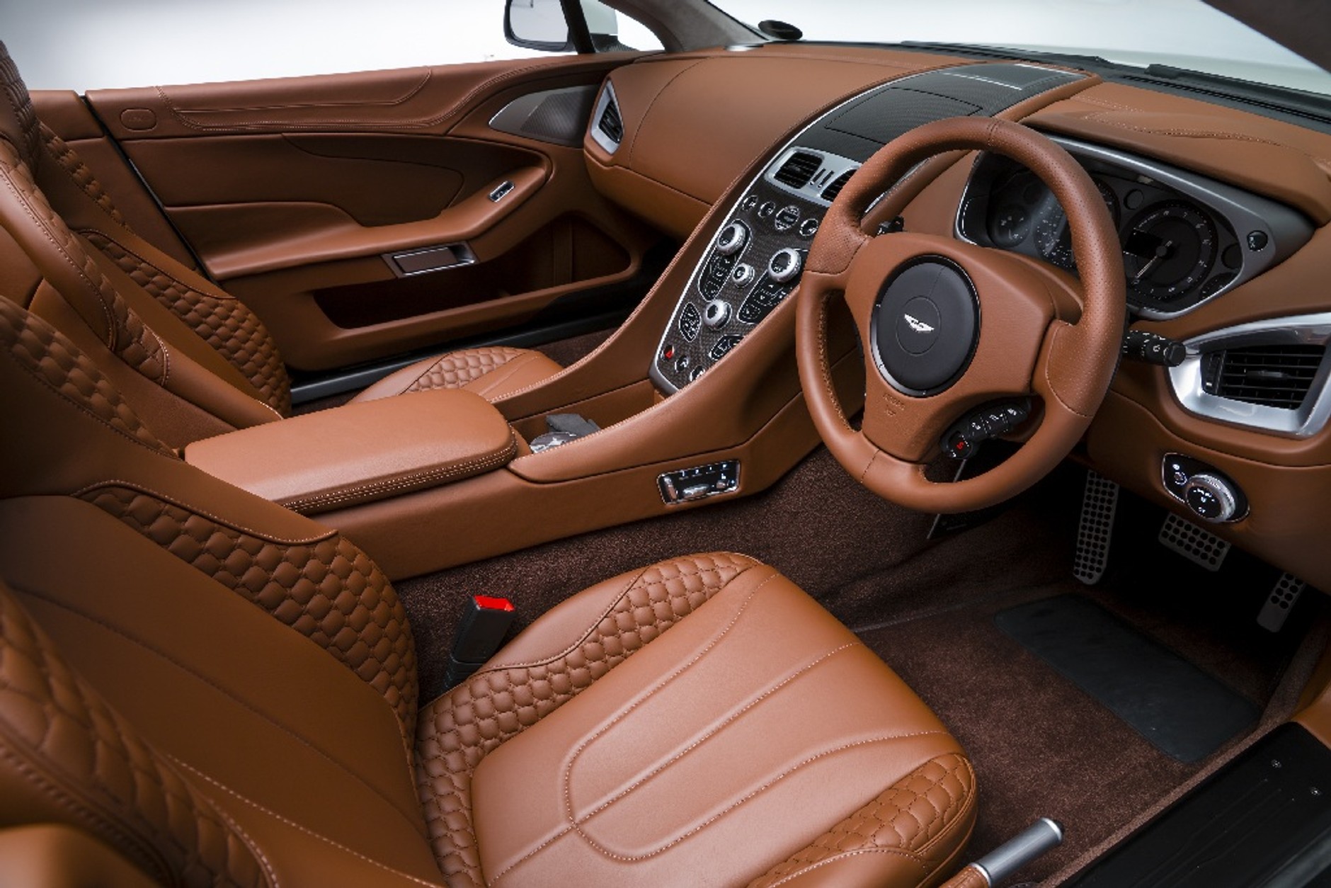 lokalizacja miejsc na głośniki w Aston Martin Vanquish Volante zostaje bez zmian