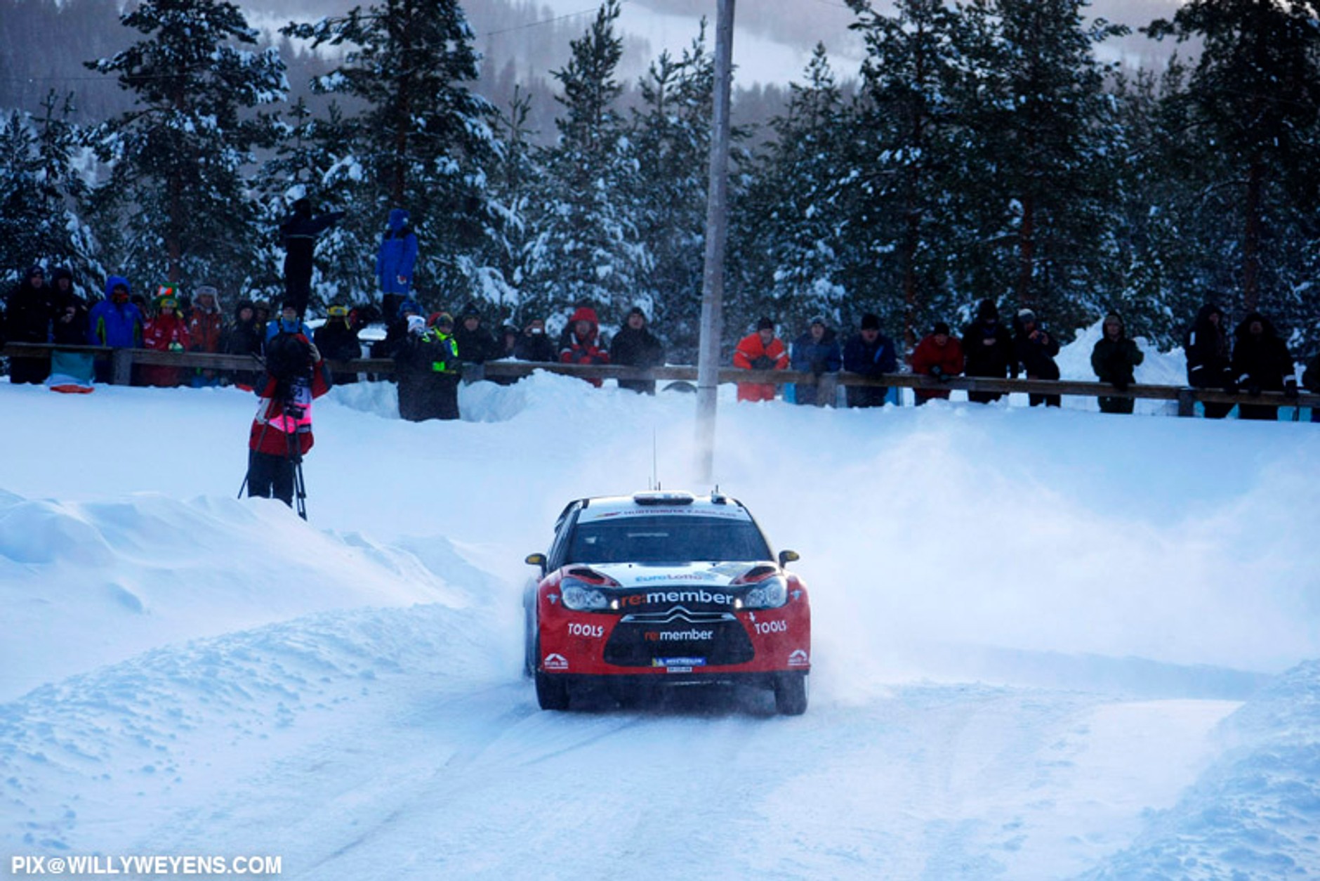 Trzy Fiesty na czele Rajdu Szwecji 2011