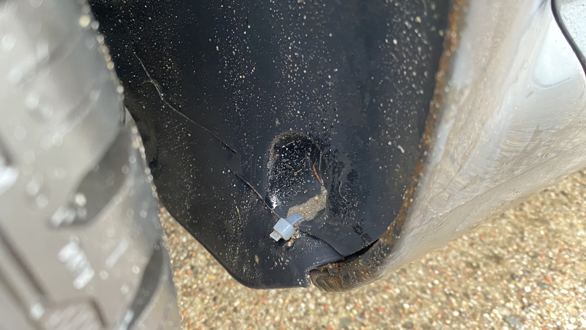 Chciał oszczędzić na zakupie używanego auta, na naprawy wydał ponad 20 tys. zł