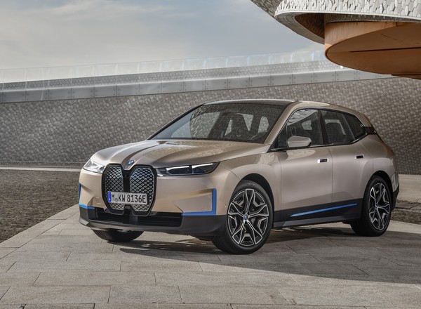 BMW iX - nowy elektryk z zasięgiem ponad 600 km