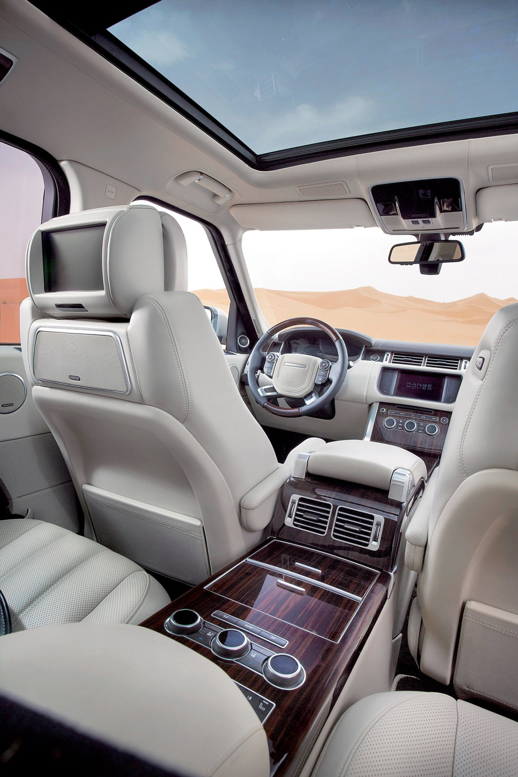 Już wiemy, jak jeździ nowy Range Rover