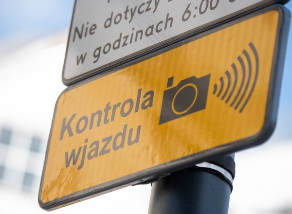 Nalepki jeszcze się nie pojawiły, a już mogą zniknąć. Nowy sposób kontroli i automatyczny mandat