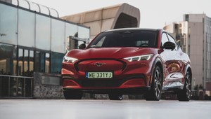 Zdalne aktualizacje samochodów - Ford stawia na nocne zmiany