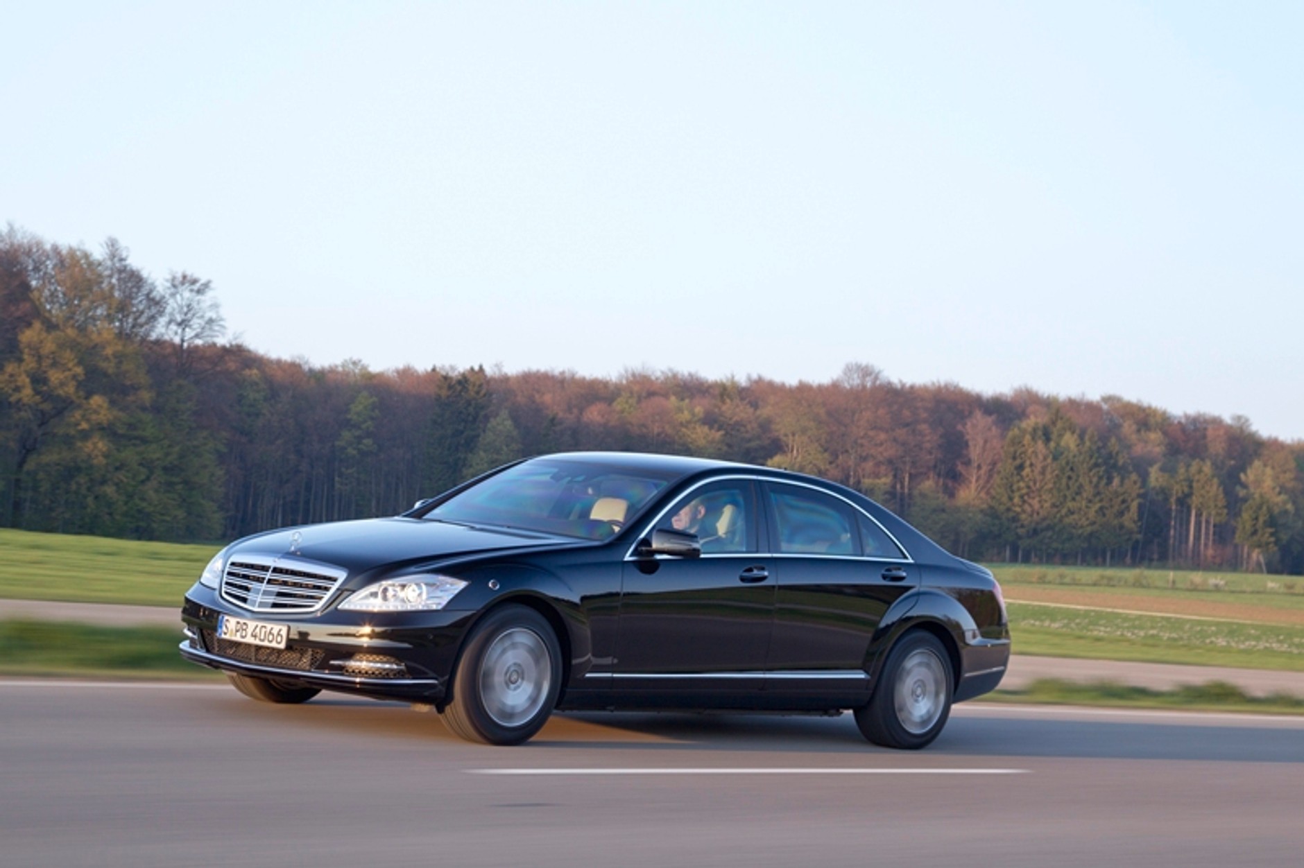 Opancerzone Mercedesy dla nielubianych