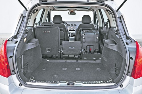 Hyundai i30 CW kontra VW Golf Variant i Peugeot 308 SW - Golf poważnie zagrożony