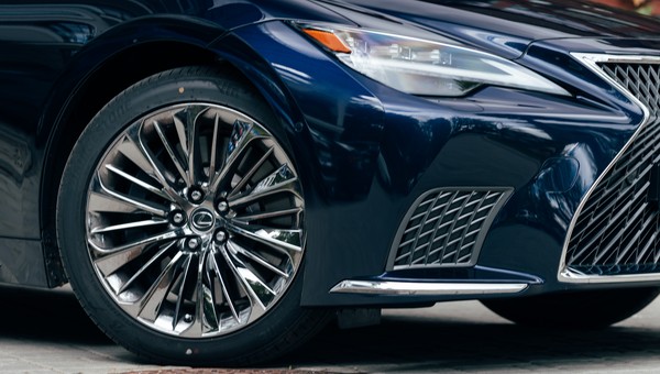 Lexus LS zniknął z oferty w Wielkiej Brytanii. Przez rok zarejestrowano tylko trzy sztuki