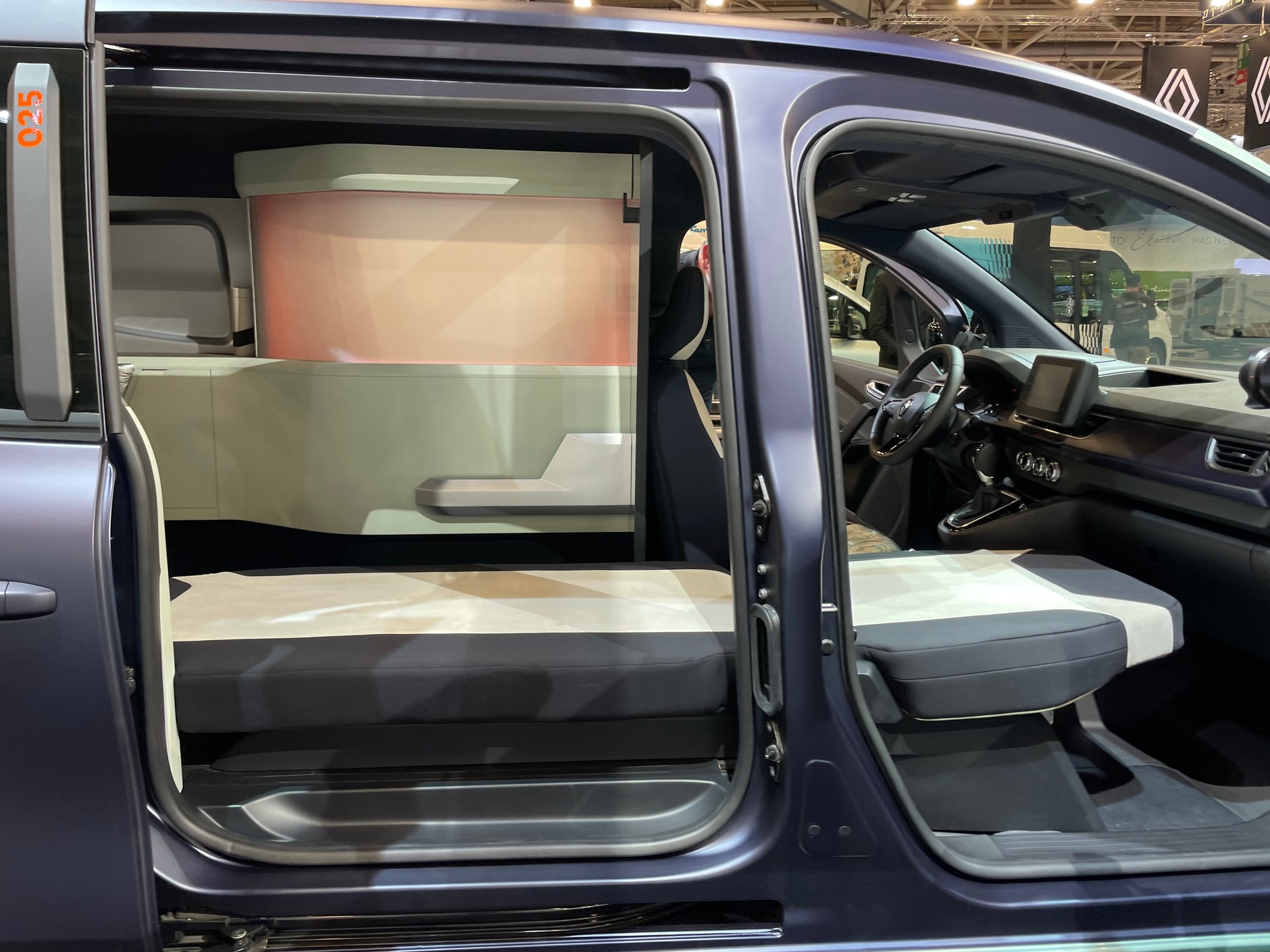 Renault Kangoo Hippie Caviar Motel.