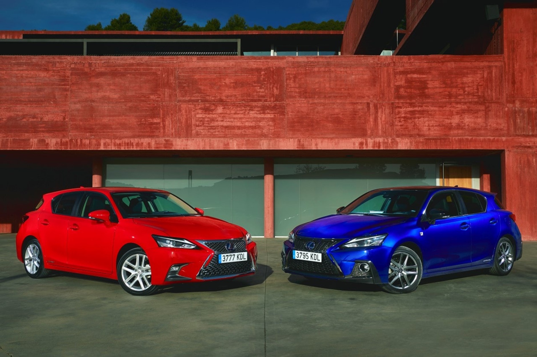 Lexus CT - pierwszy luksusowy hatchback z napędem hybrydowym