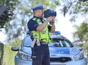 Policjanci zatrzymali kierowcę BMW. Stracił prawo jazdy za prędkość