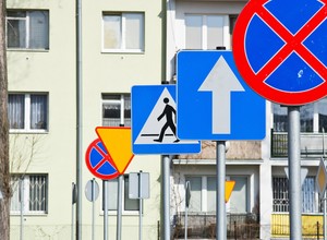 Wyruszasz na wakacje? Ten quiz pokaże, czy naprawdę znasz znaki drogowe