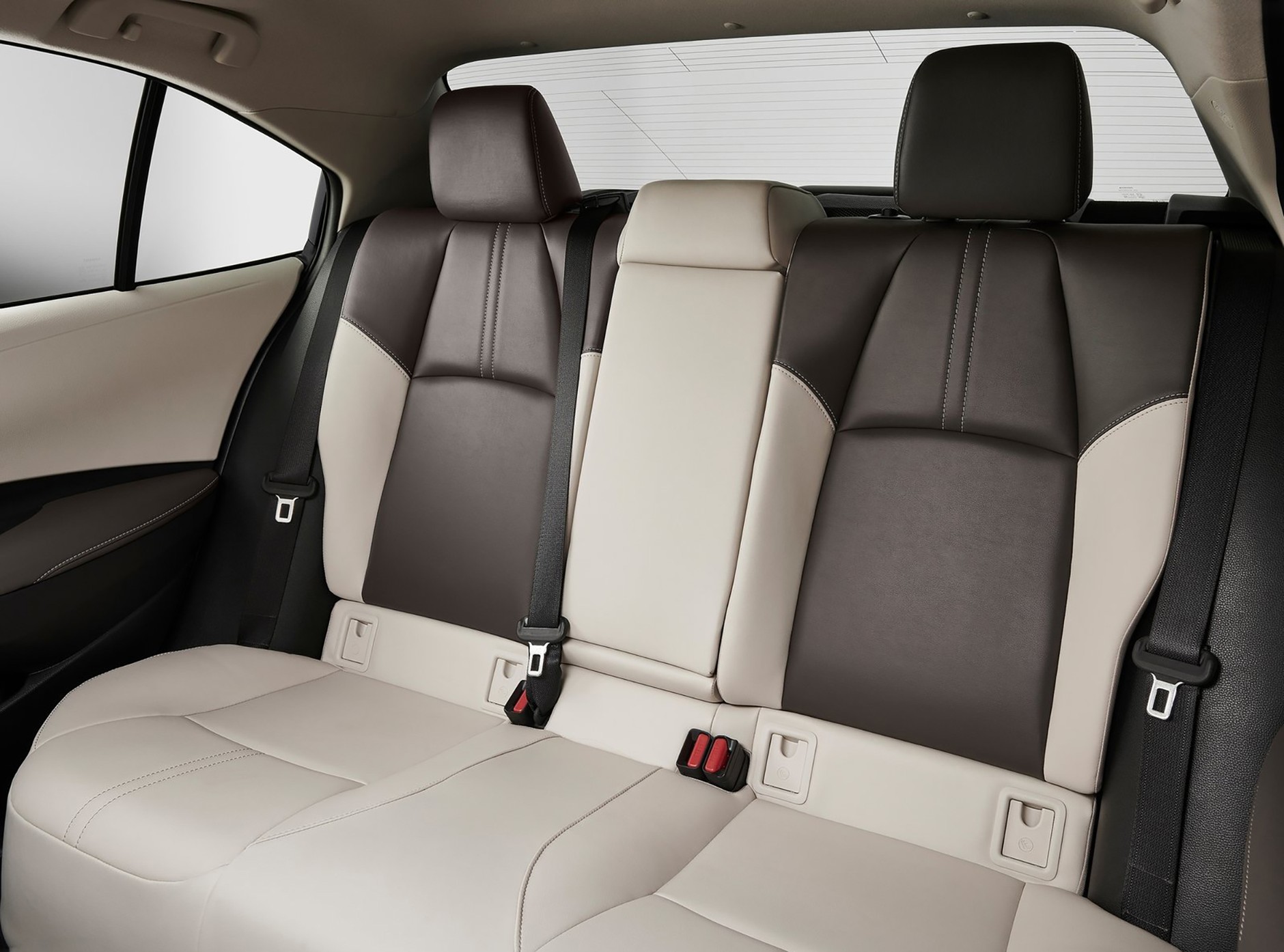 Nowa Toyota Corolla Sedan - rodzina w komplecie