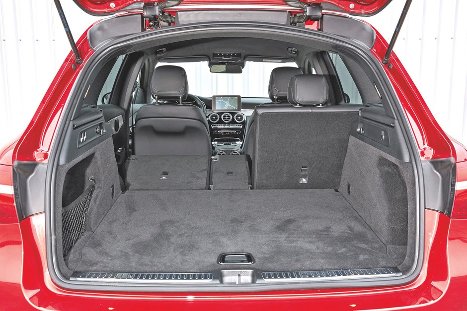 Nowe Audi Q5 kontra BMW X3, Land Rover Discovery Sport i Mercedes GLC