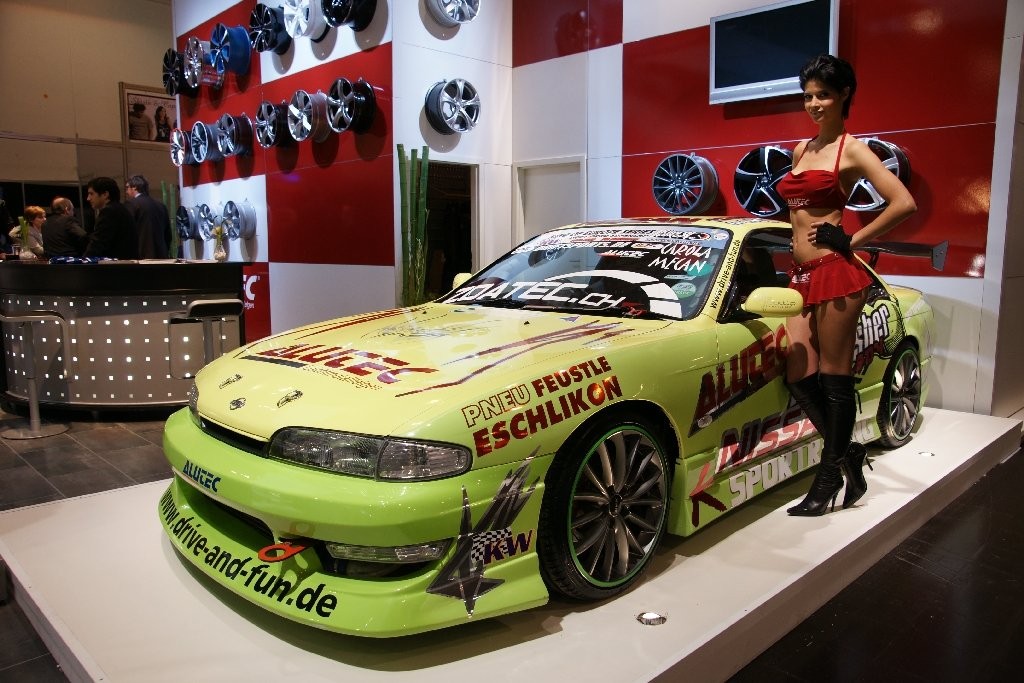 Essen Motor Show 2009: gorące dziewczyny i szybkie maszyny