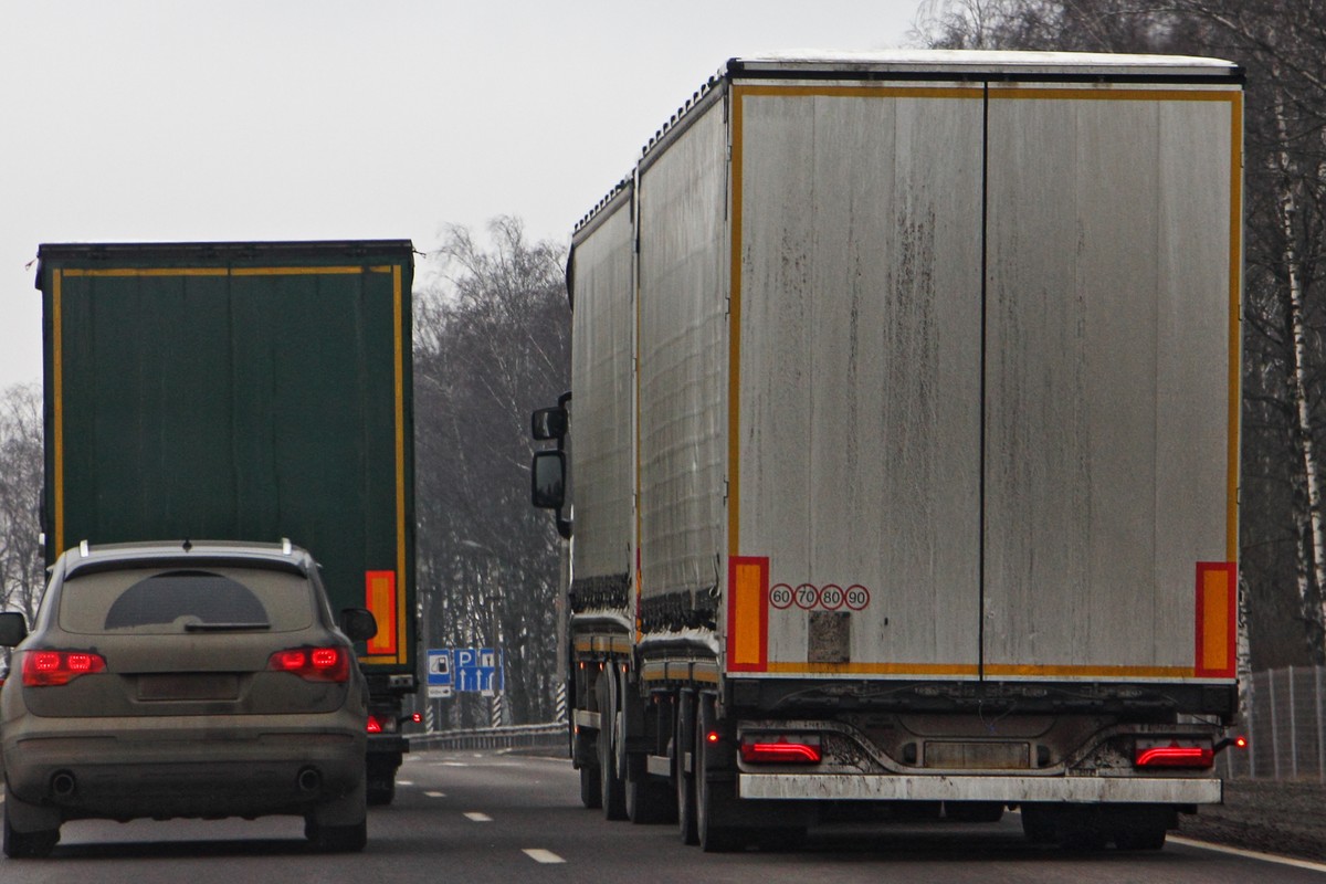 Kierowcy ciężarówek często o tym zapominają. Ten manewr kosztuje choćby 2 tys. zł