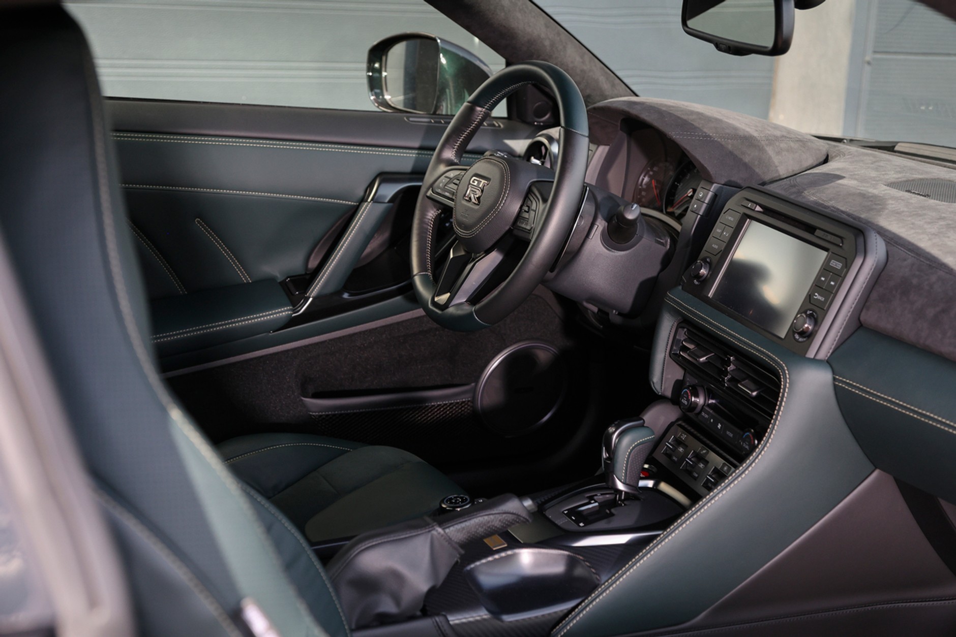 Jedyny w Europie pożegnalny Nissan GT-R R35 Prestige T-Spec trafił do Polski