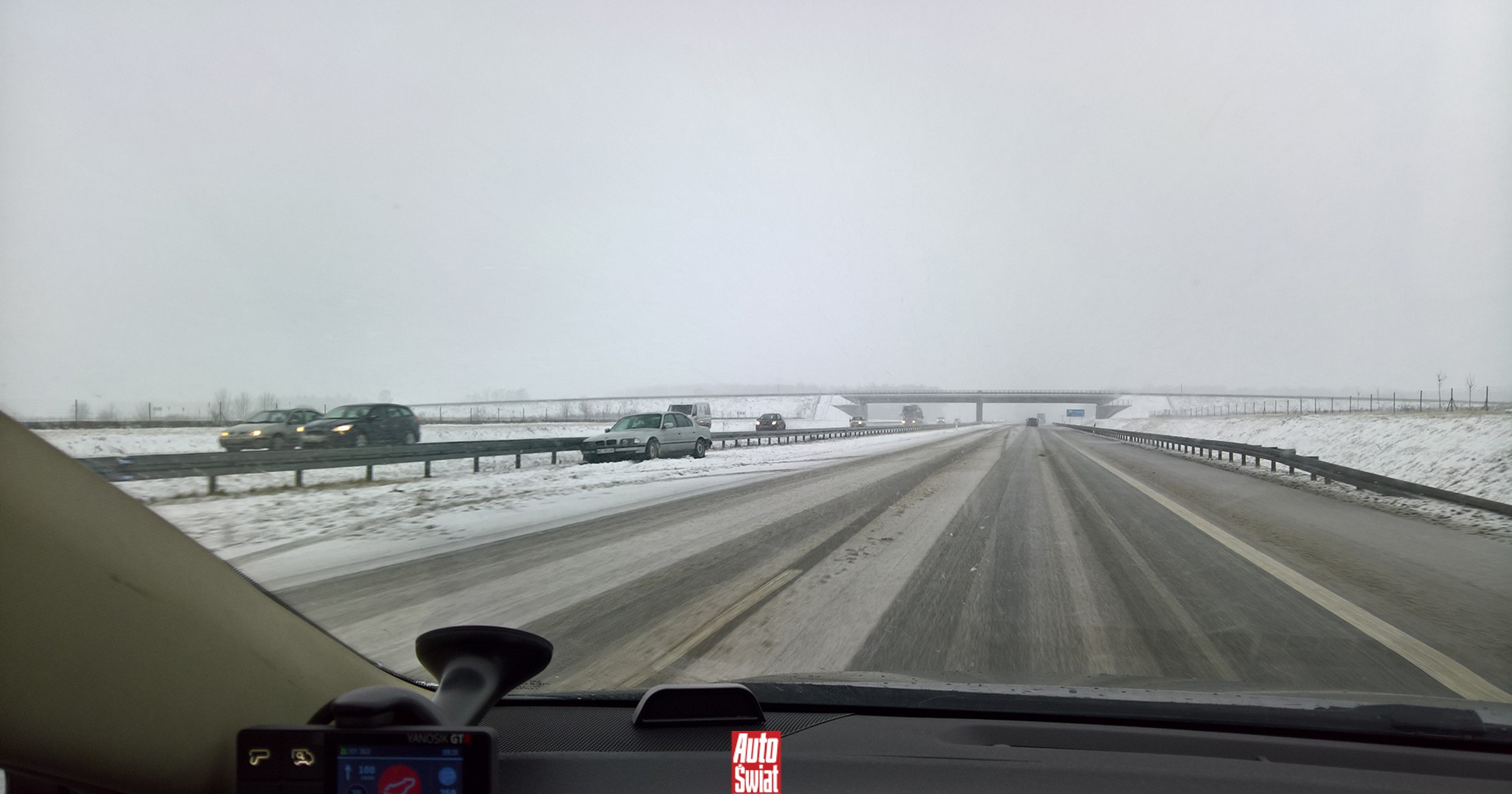 Spadł śnieg i się zaczęły poślizgi. Nieumiejętna jazda to nawet 5000 zł kary