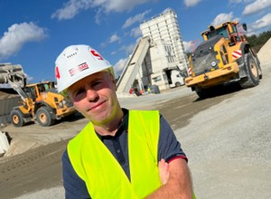 Tak budowana jest autostrada A2 — wylewanie betonu to wisienka na torcie. W ciągu doby powstaje nawet kilometr drogi